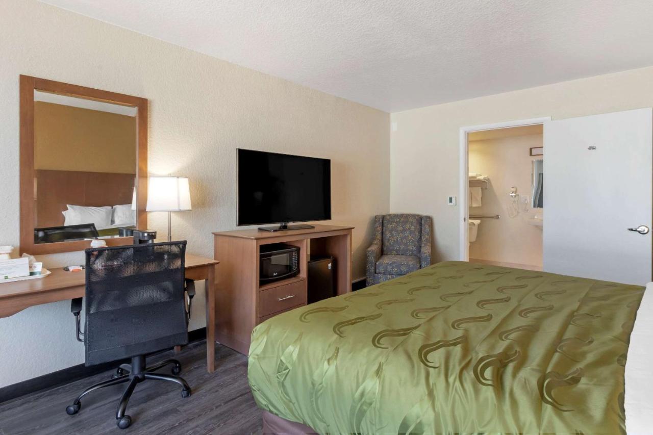 | Quality Inn Saint Petersburg North-Tampa Bay