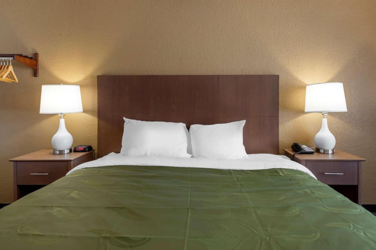 | Quality Inn Saint Petersburg North-Tampa Bay