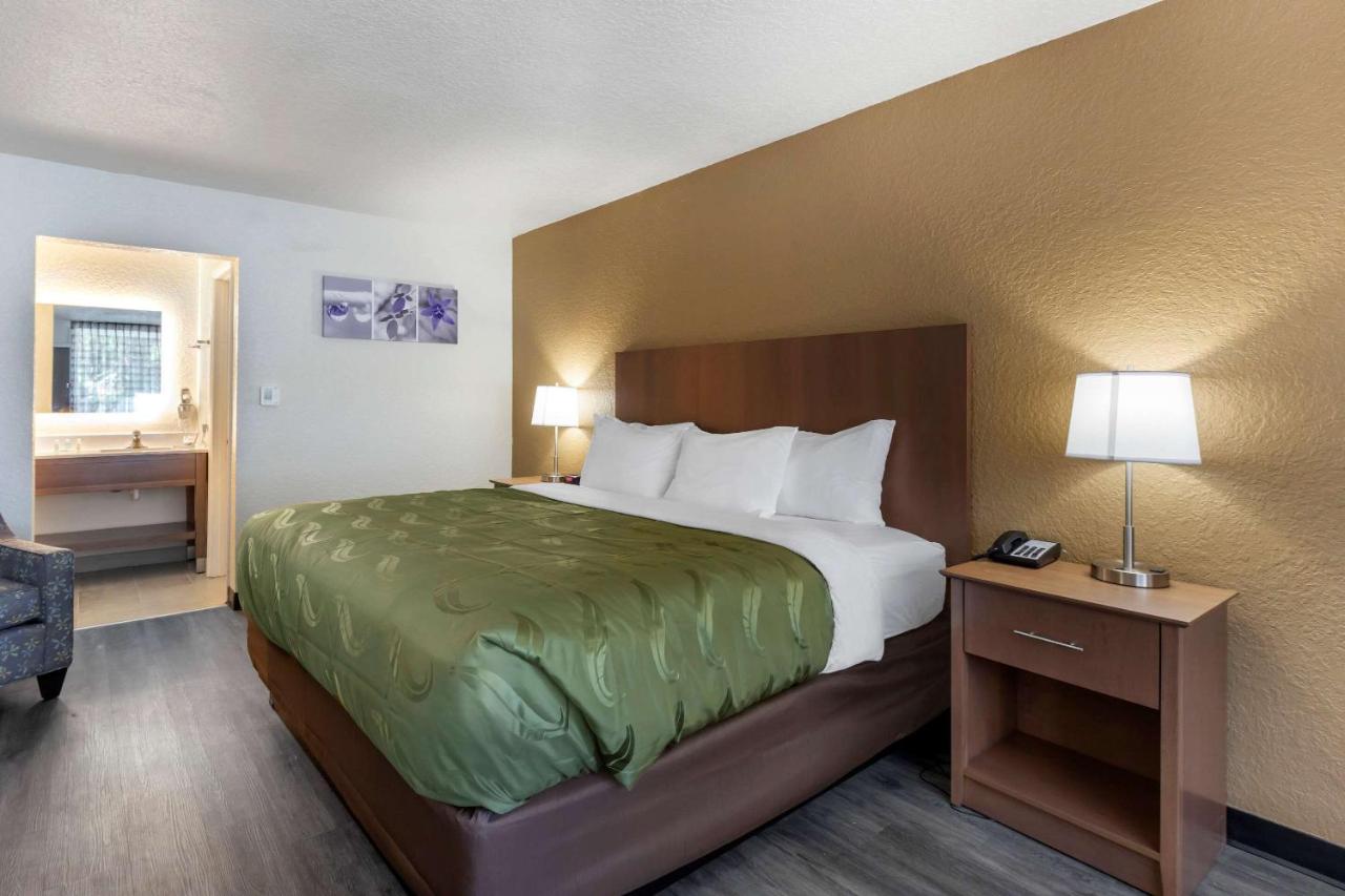 | Quality Inn Saint Petersburg North-Tampa Bay