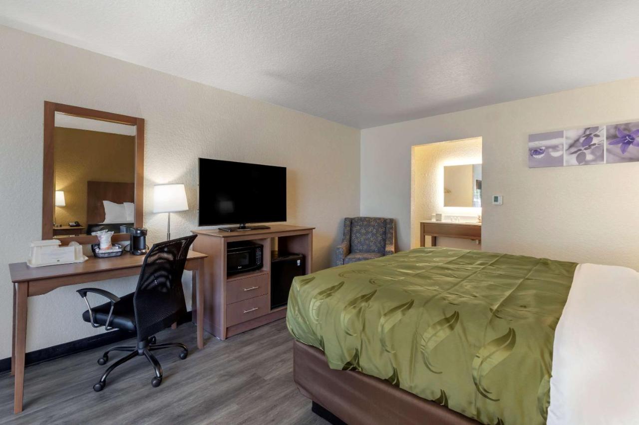 | Quality Inn Saint Petersburg North-Tampa Bay