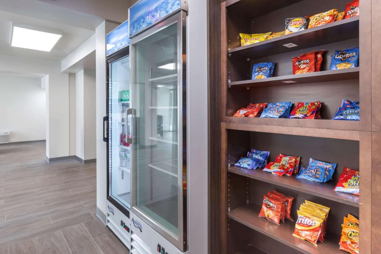 | Quality Inn Saint Petersburg North-Tampa Bay