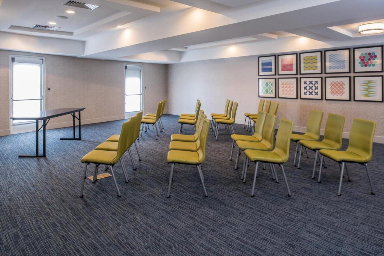 | Holiday Inn Express Sierra Vista, an IHG Hotel