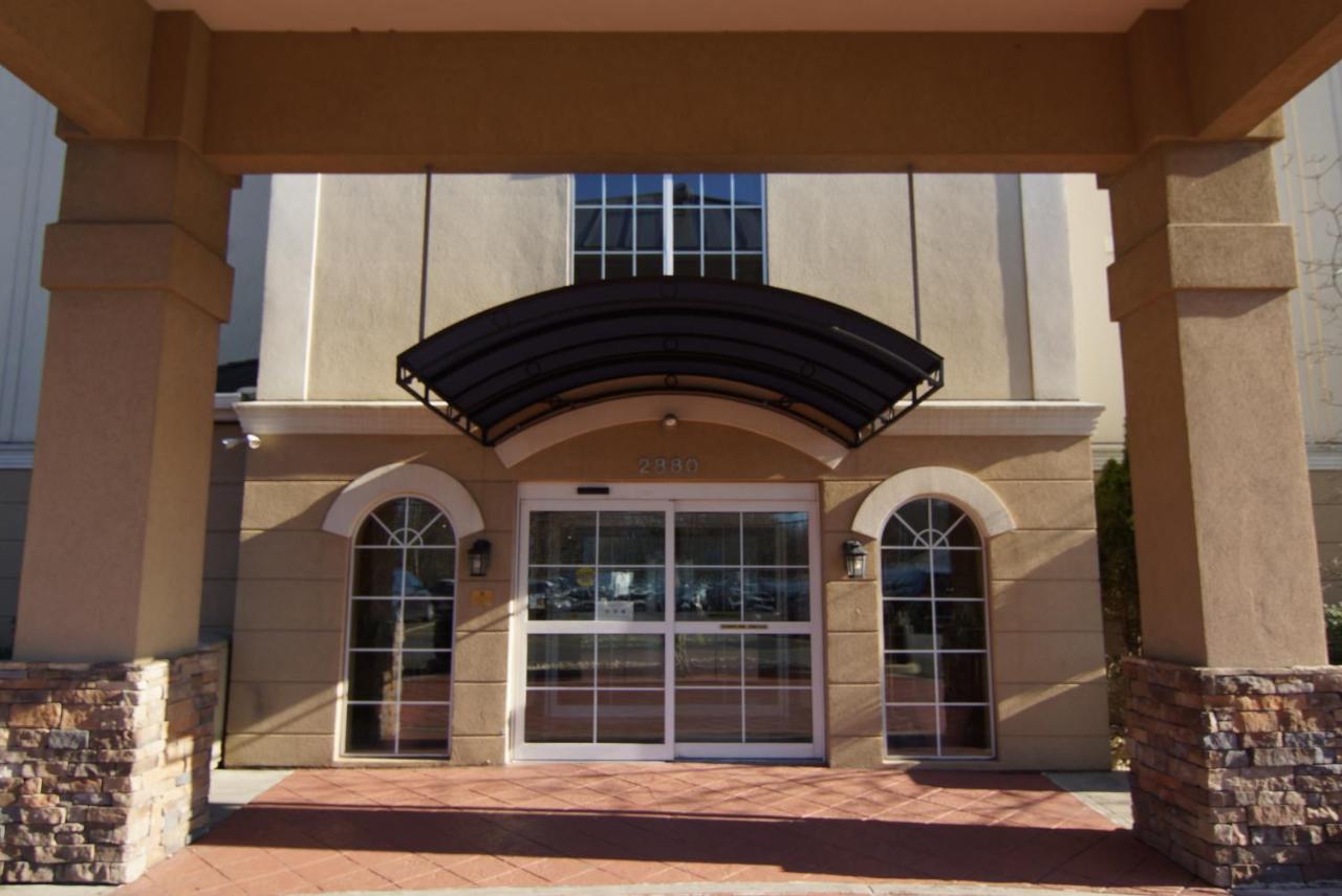 | Comfort Suites Near University