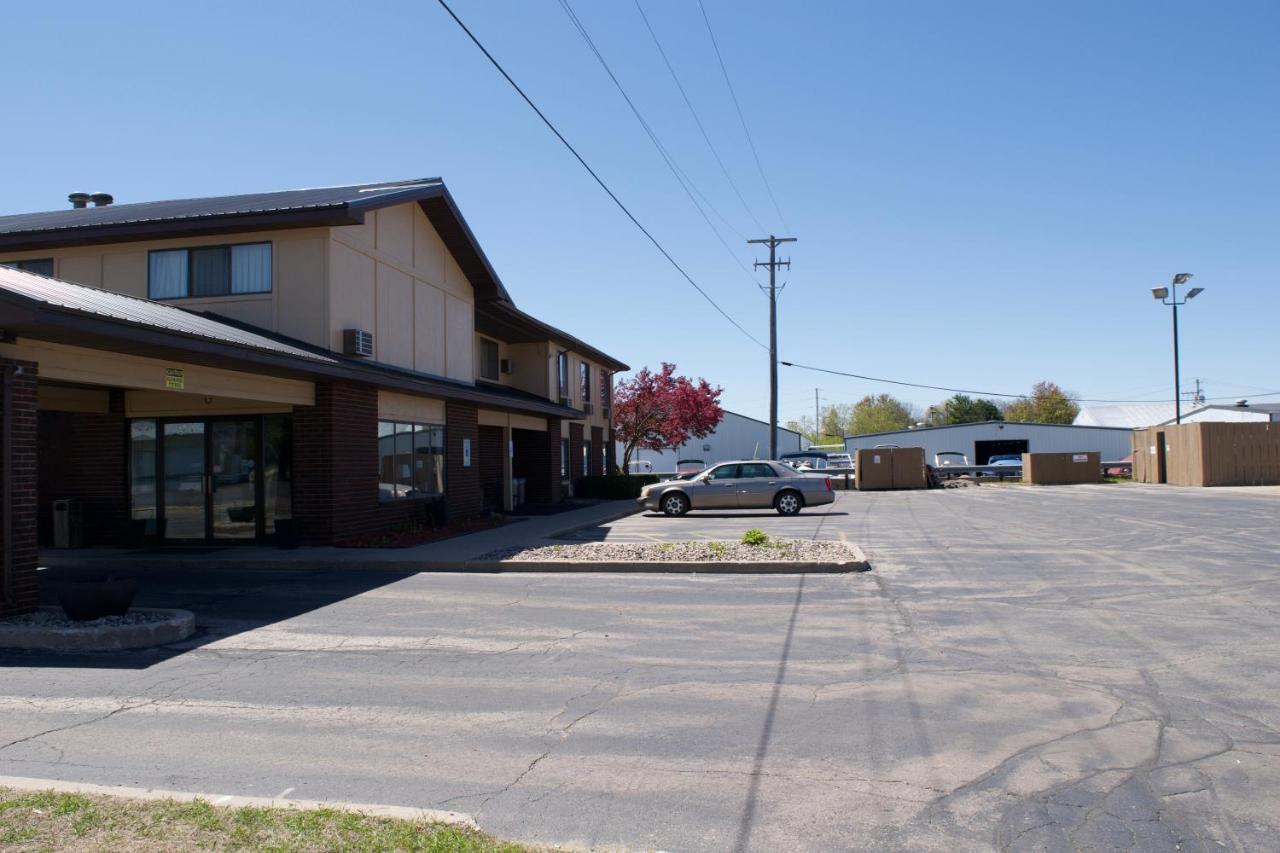 | AmeriVu Inn and Suites Shawano WI