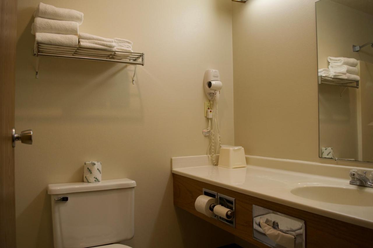 | AmeriVu Inn and Suites Shawano WI