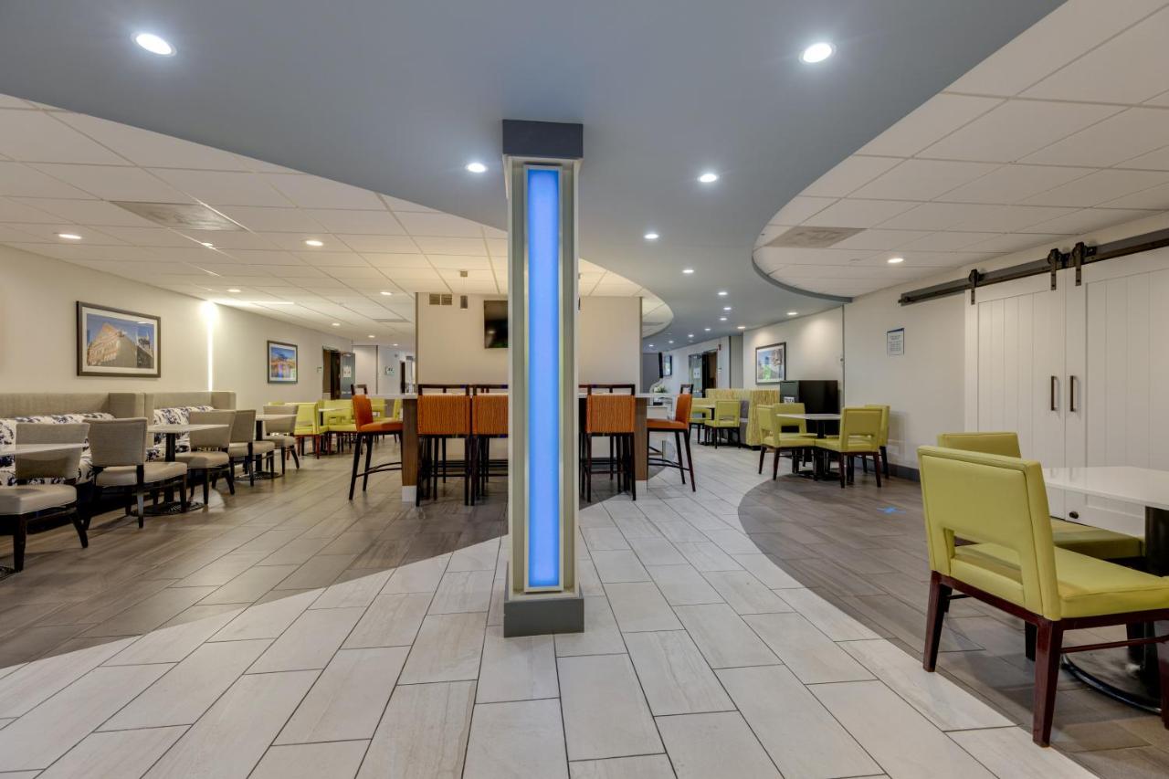 | Alexis Inn and Suites Hotel