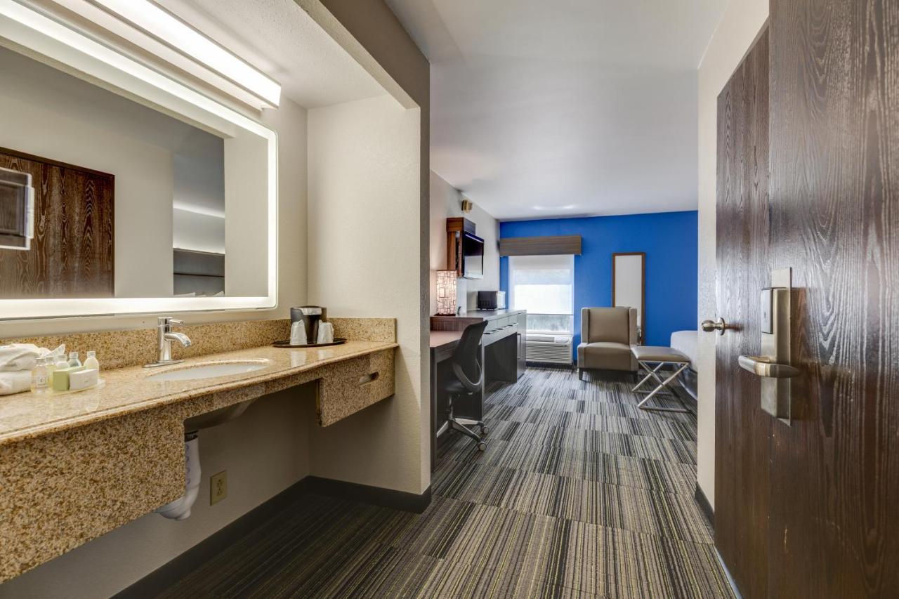 | Alexis Inn and Suites Hotel