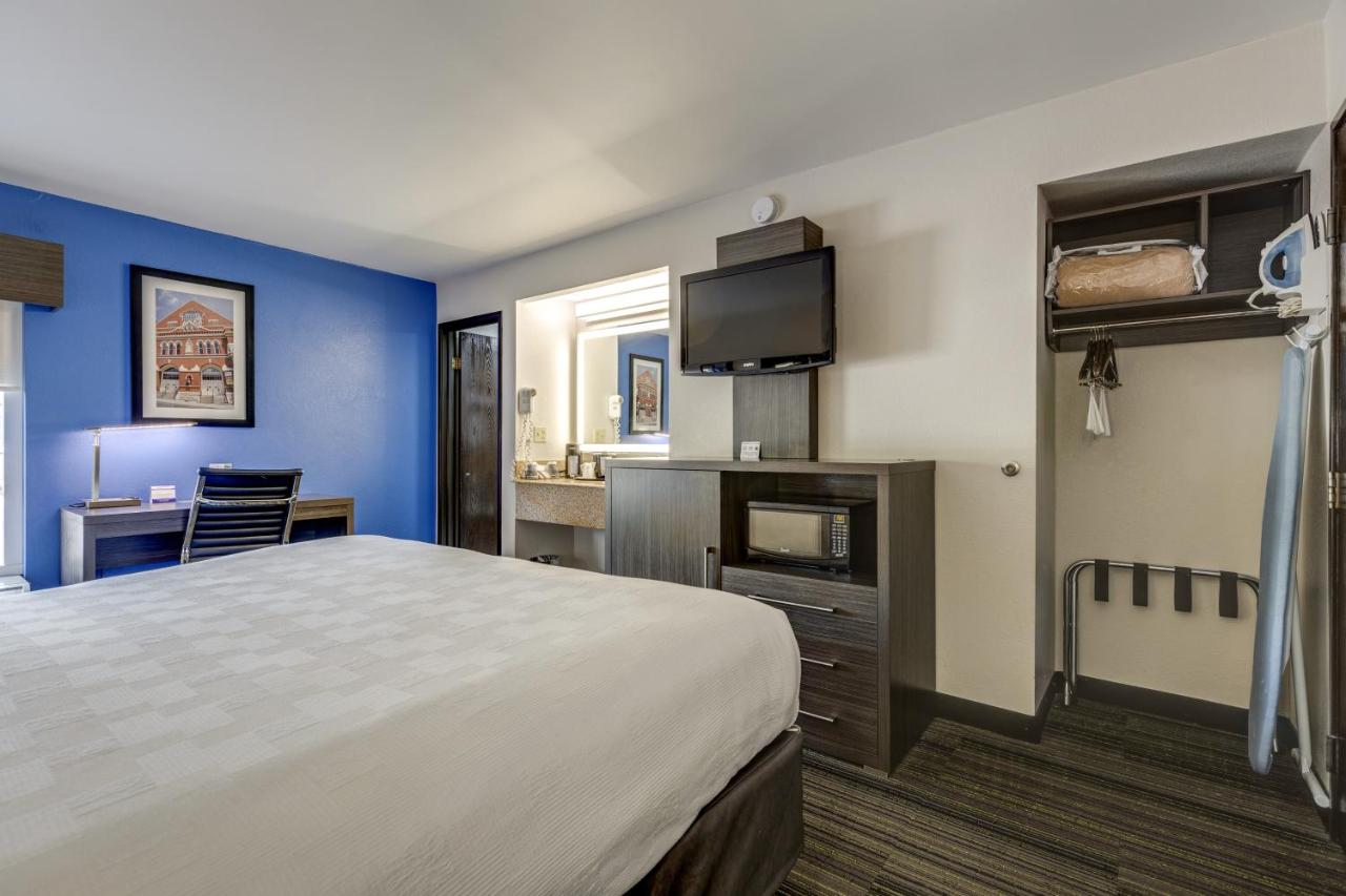 | Alexis Inn and Suites Hotel