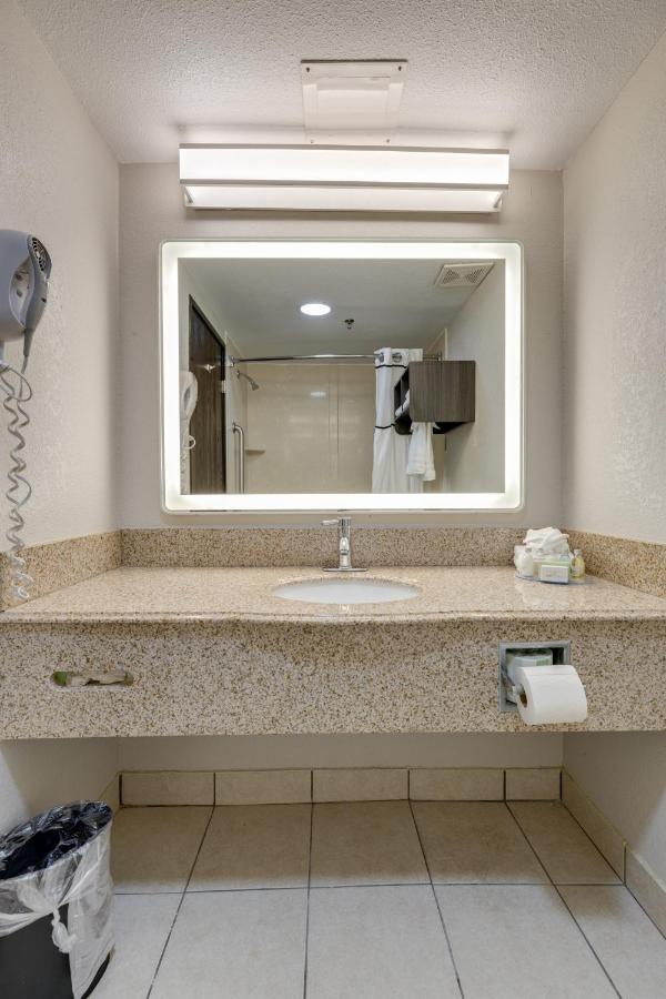 | Alexis Inn and Suites Hotel