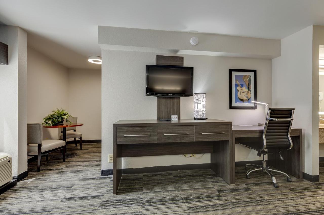 | Alexis Inn and Suites Hotel