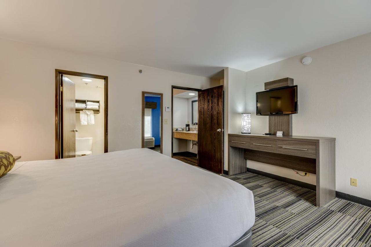 | Alexis Inn and Suites Hotel