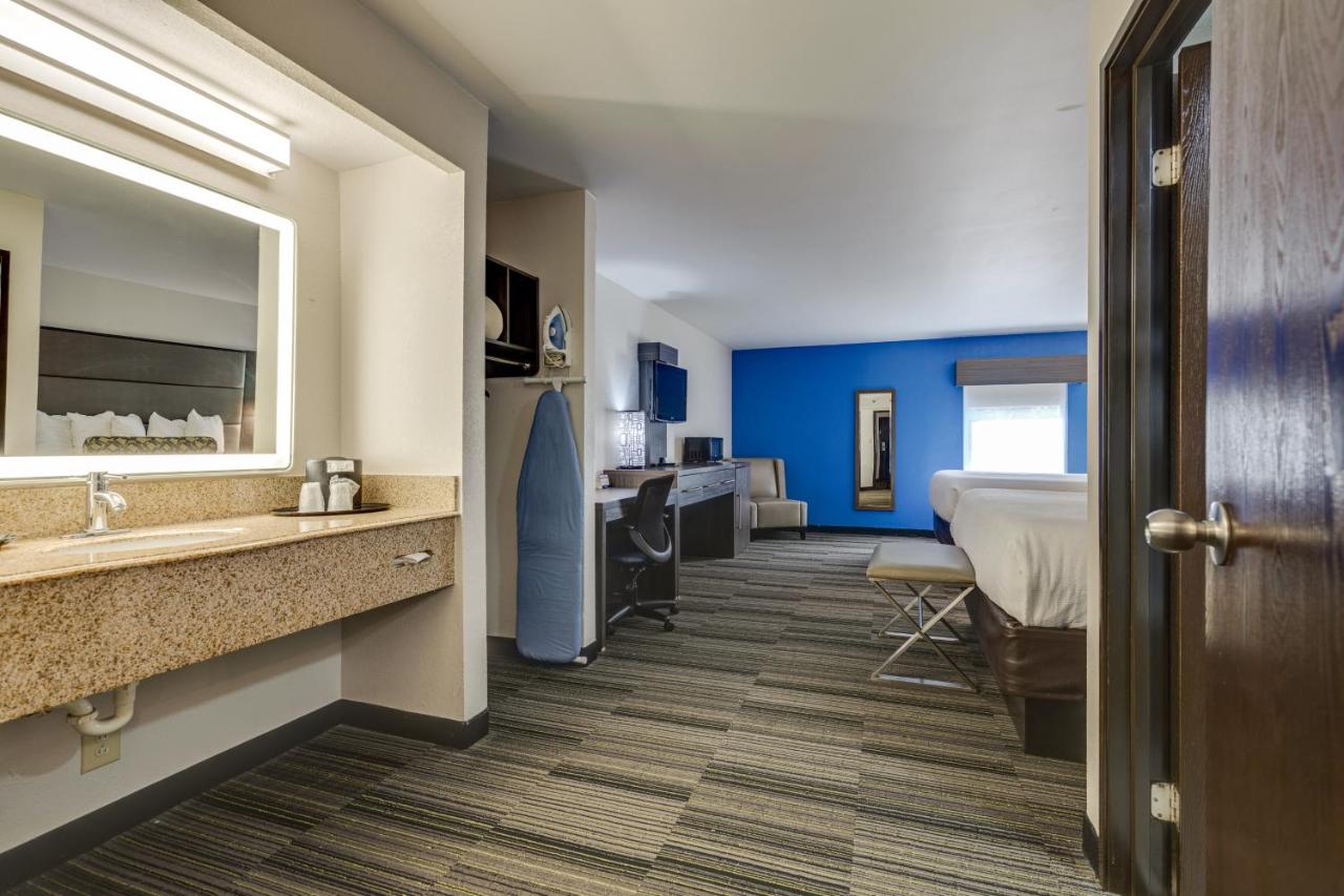 | Alexis Inn and Suites Hotel