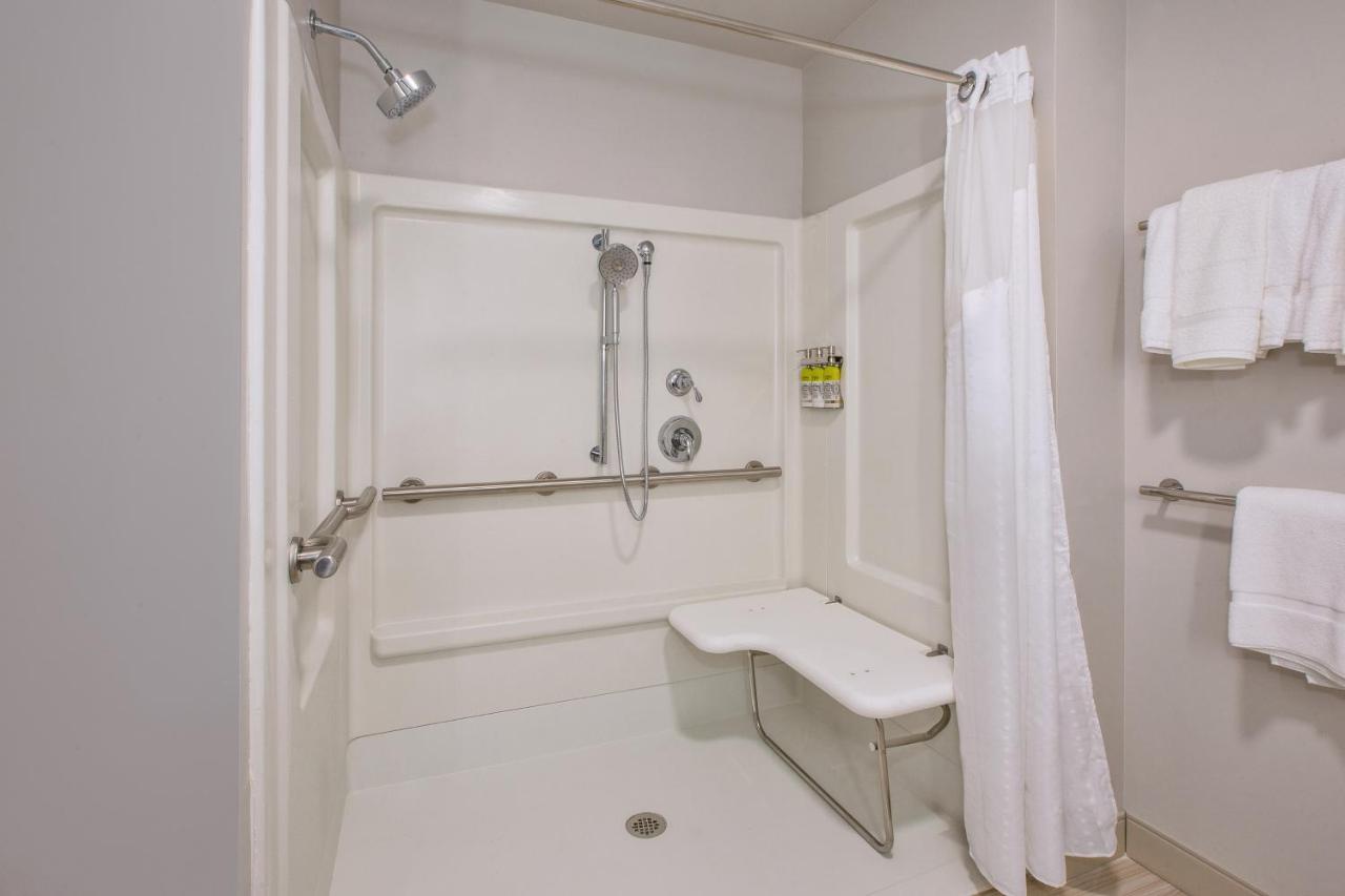 King Room - Hearing Accessible - Roll-in Shower at Holiday Inn Express & Suites Wooster by IHG