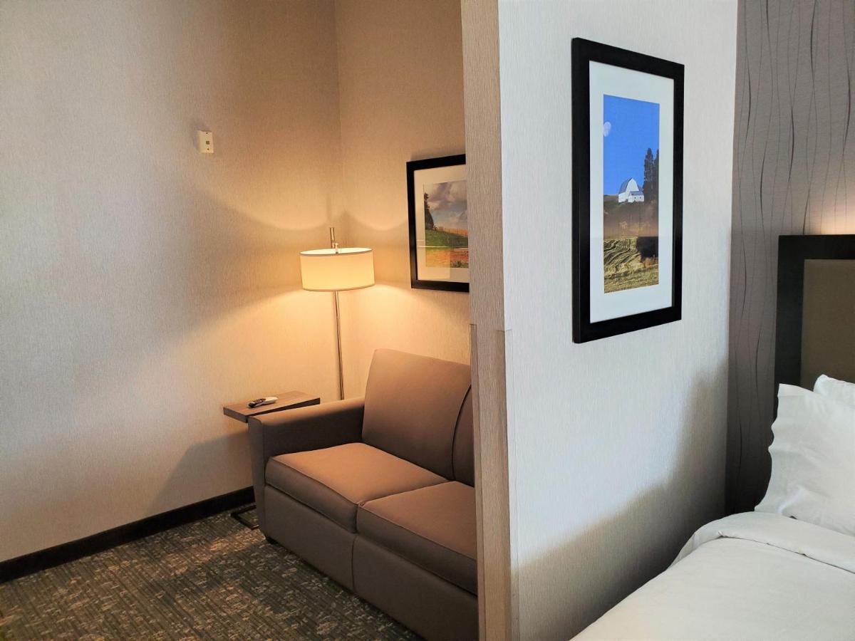 | Holiday Inn Express & Suites Cheney, an IHG Hotel
