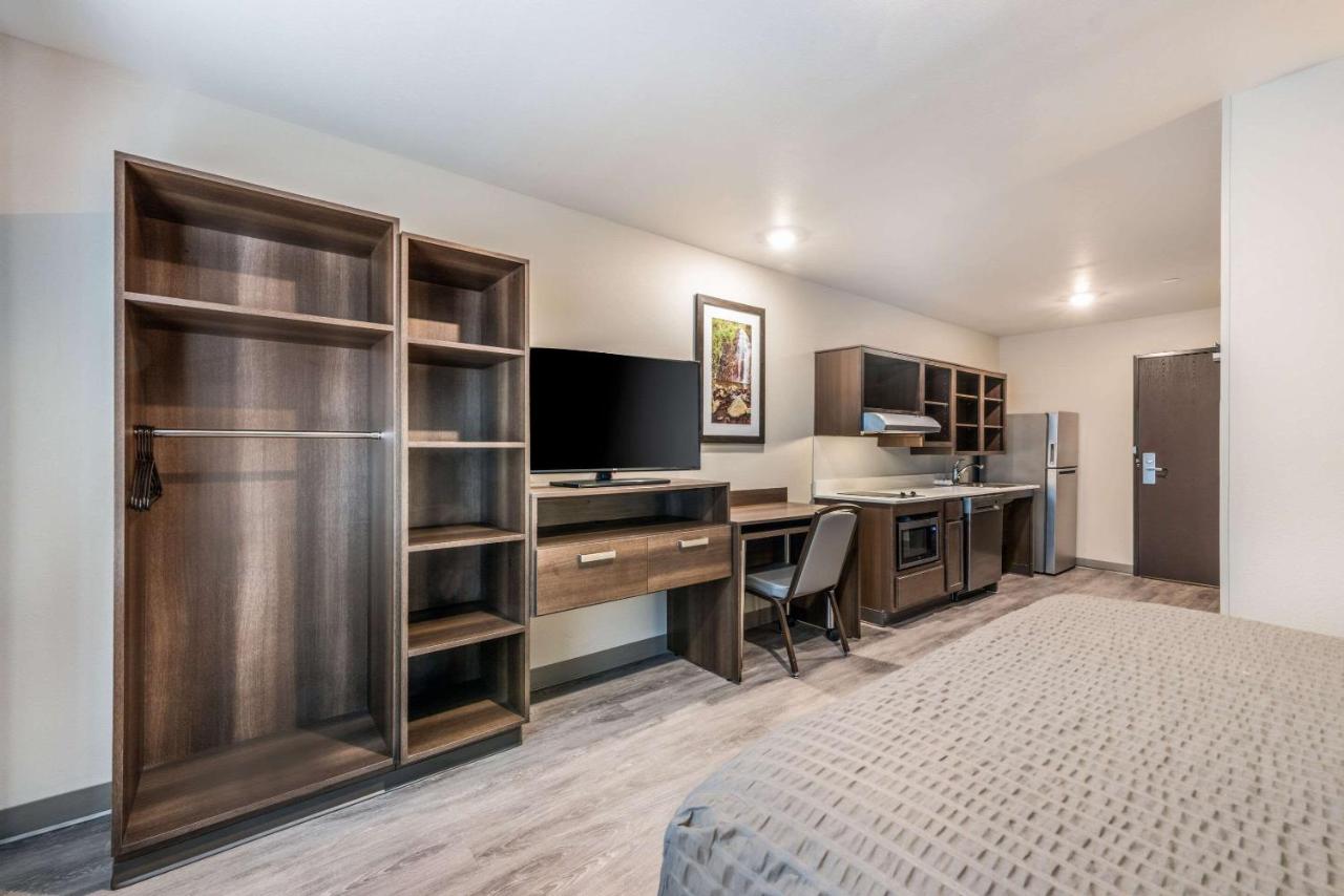 Queen Room with Roll-In Shower - Accessible/Non-Smoking at WoodSpring Suites Linden