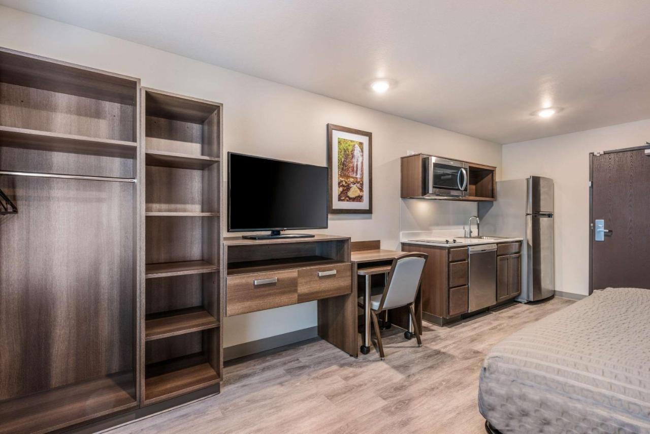 Standard Queen Room - Non-Smoking at WoodSpring Suites Linden