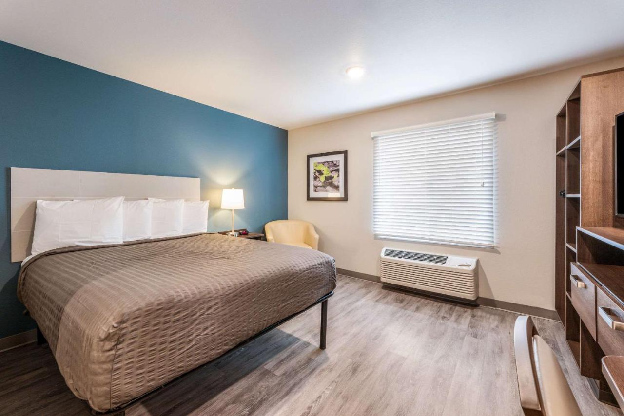 Standard Queen Room - Non-Smoking at WoodSpring Suites Linden