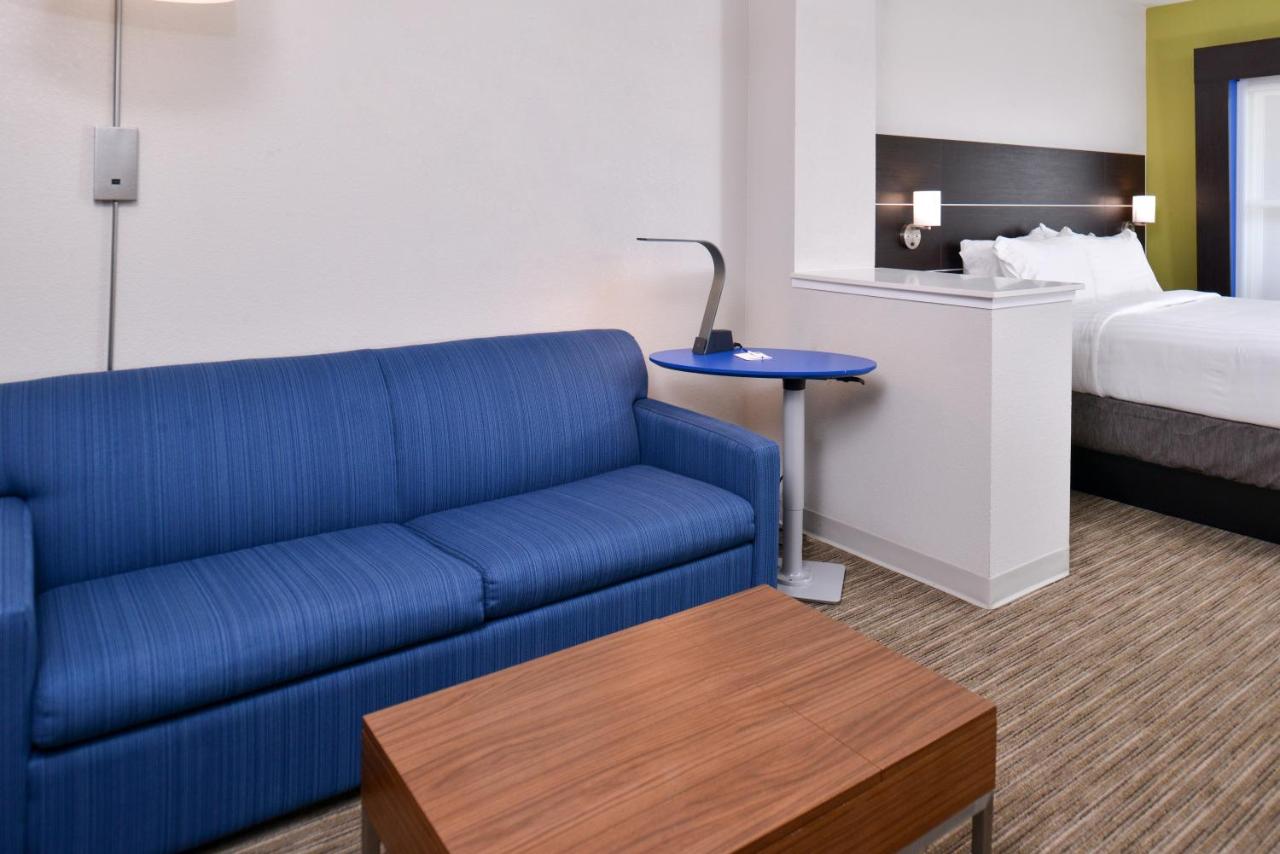 Leisure King Room - Non-Smoking at Holiday Inn Express & Suites Corpus Christi - N Padre Island by IHG