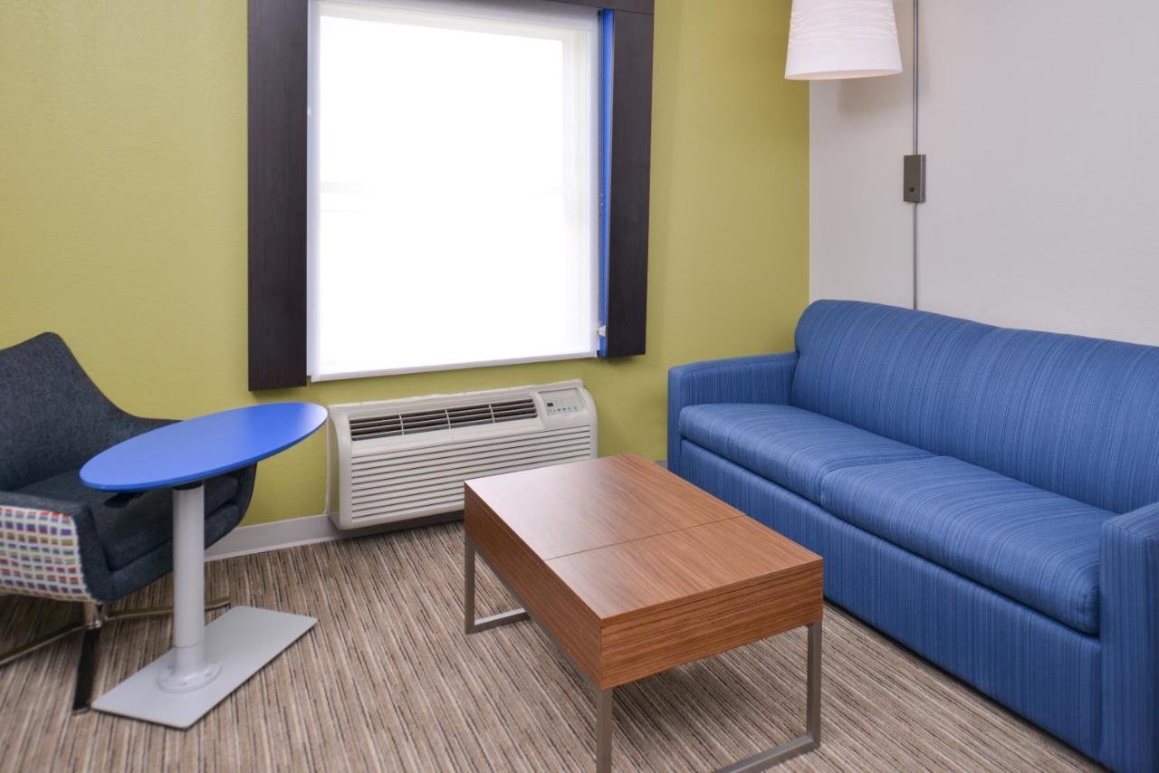 Deluxe Suite at Holiday Inn Express & Suites Corpus Christi - N Padre Island by IHG