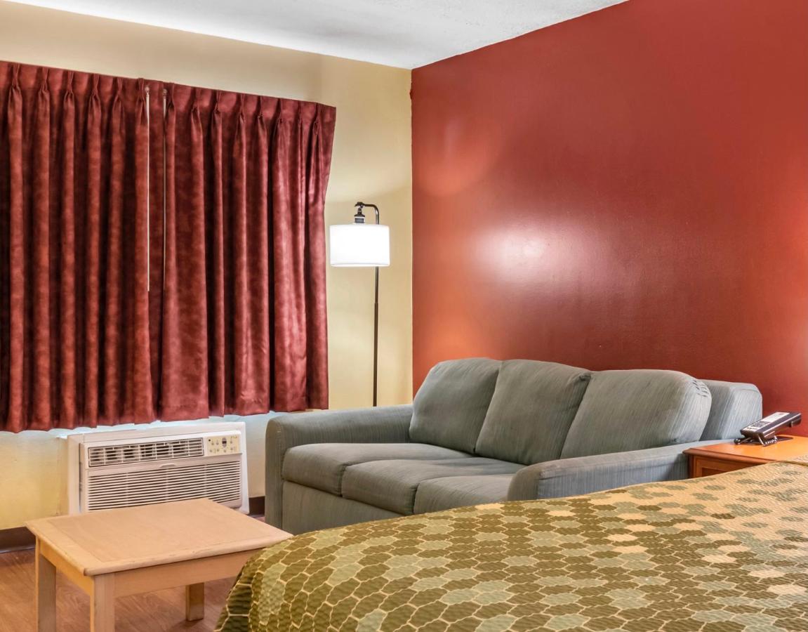 Double Room - Non-Smoking at Econo Lodge Inn & Suites Maingate Central
