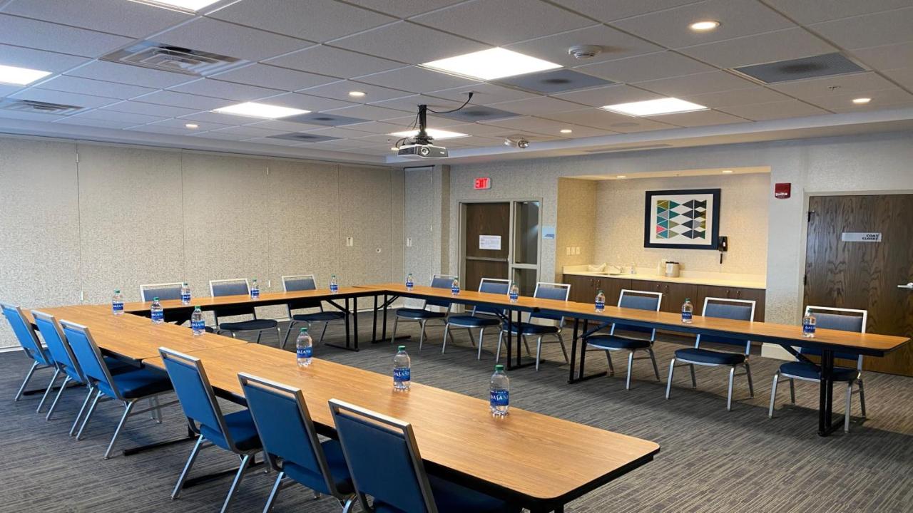 | Holiday Inn Express & Suites Toledo South-Perrysburg, an IHG Hotel
