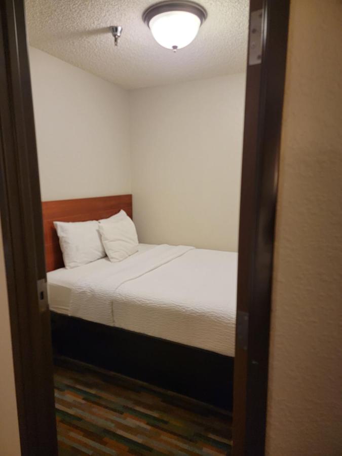 Queen Room with Three Queen Beds - Non-Smoking at Days Inn by Wyndham Tucumcari
