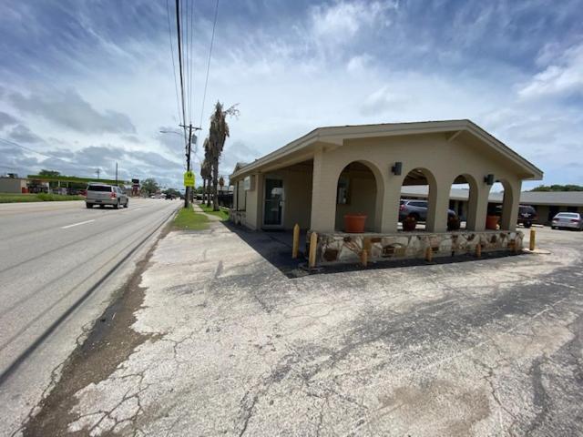 | Texas Inn Seguin