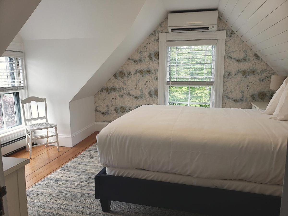 | Sand Bar Cottage Inn