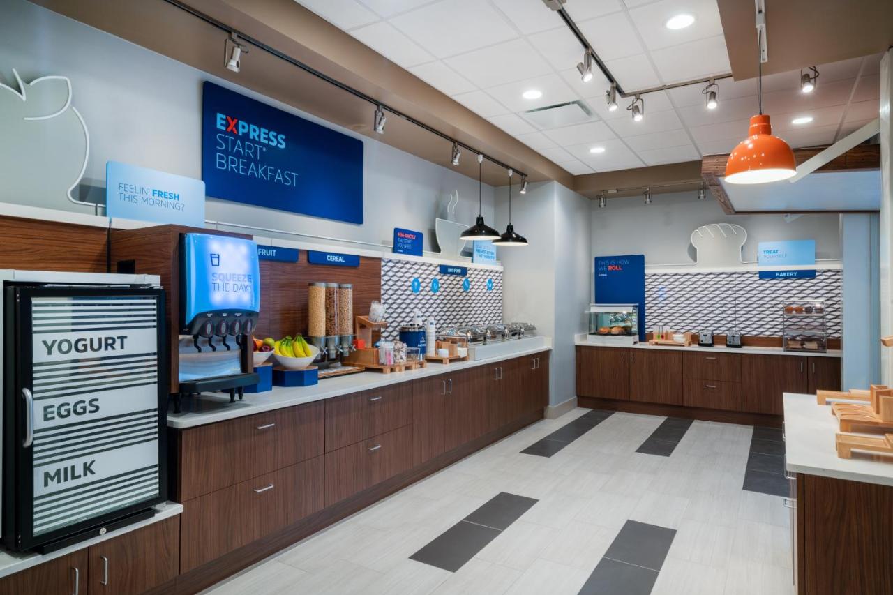 | Holiday Inn Express & Suites - St Peters, an IHG Hotel