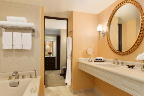 Room #117531016 at Hotel Du Pont