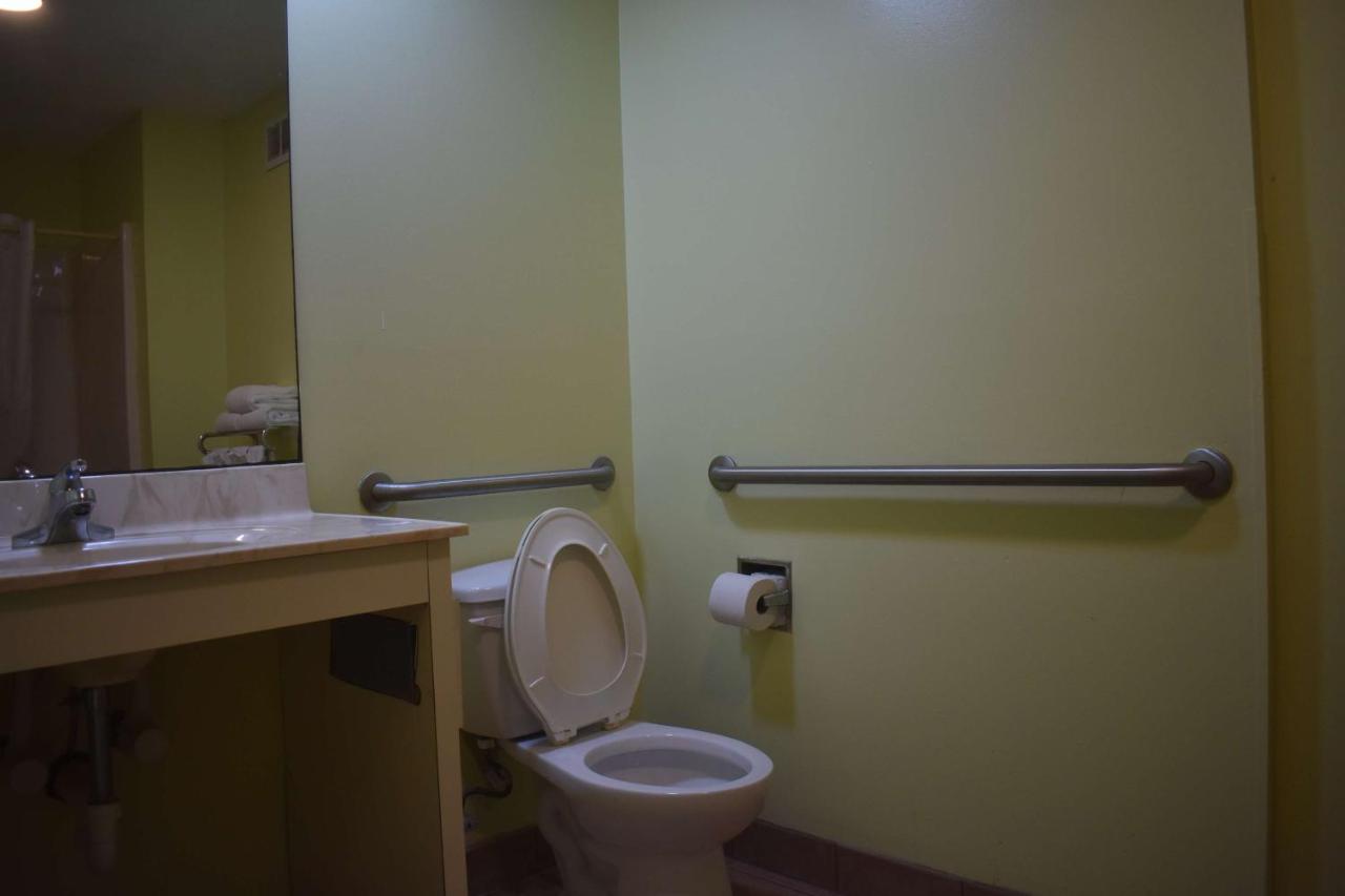 King Room with Bath Tub - Mobility Accessible/Non-Smoking at SureStay Hotel by Best Western Brunswick