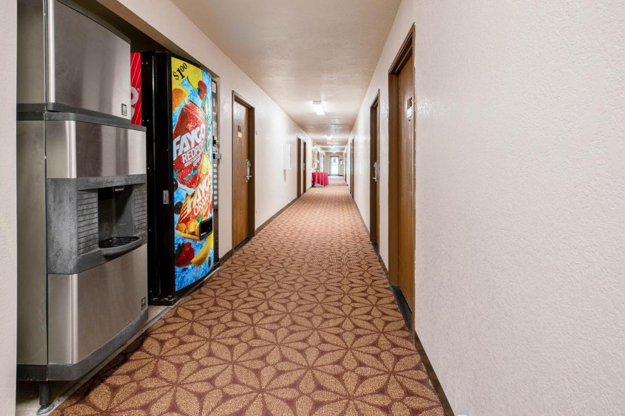 | OYO Hotel Chesaning Route 52 & Hwy 57