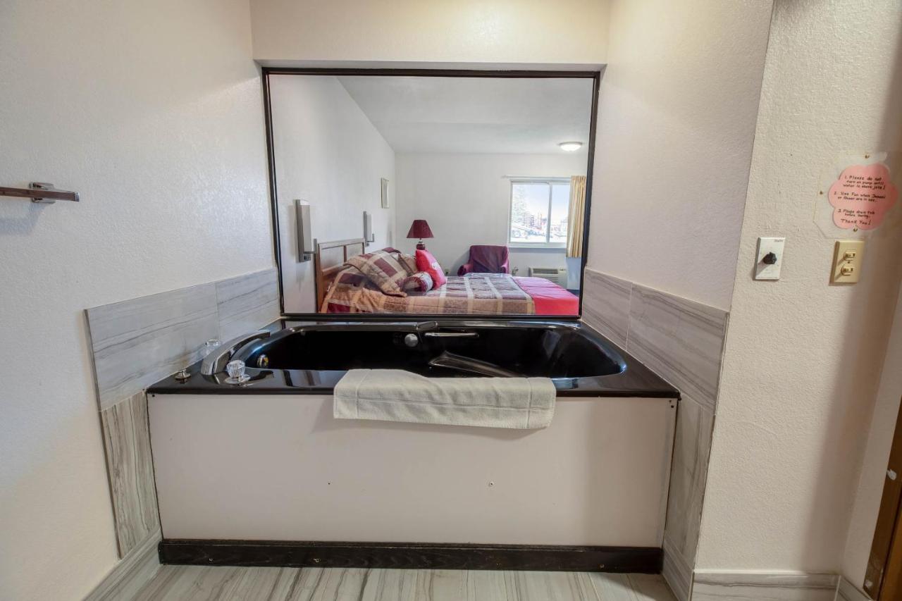 | OYO Hotel Chesaning Route 52 & Hwy 57