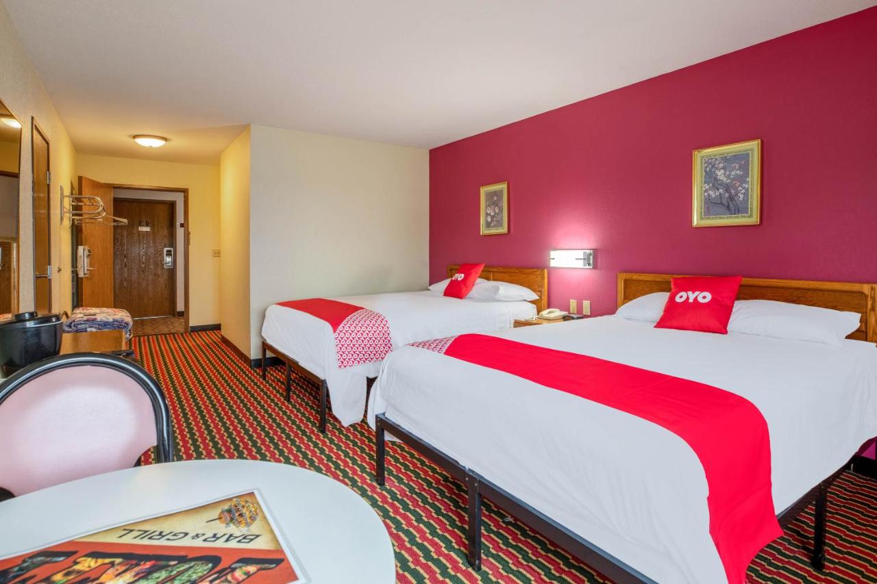 | OYO Hotel Chesaning Route 52 & Hwy 57