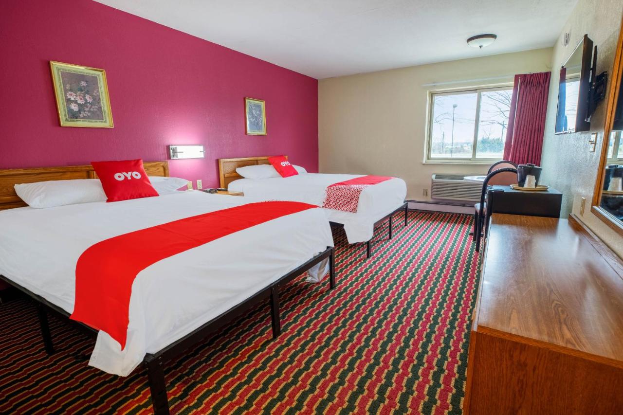 | OYO Hotel Chesaning Route 52 & Hwy 57