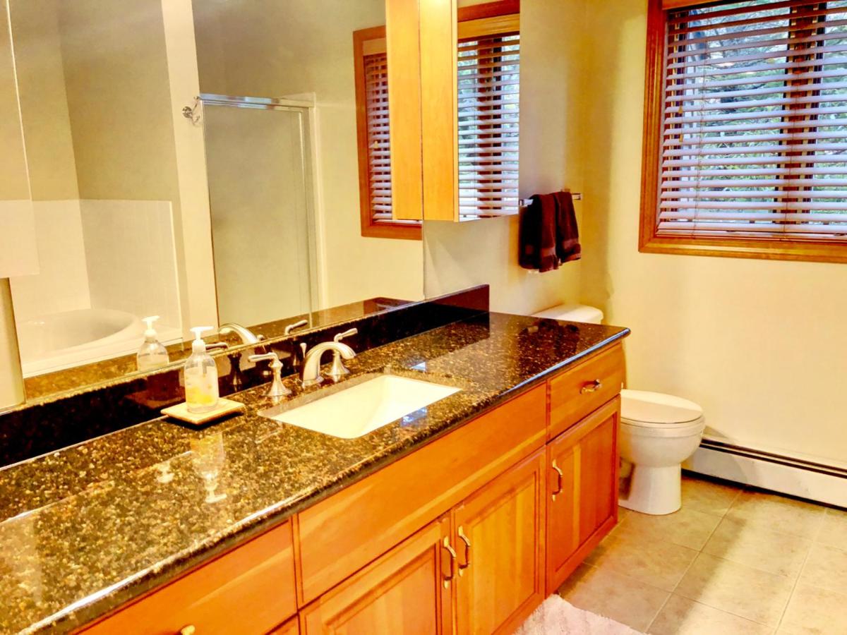 | C3 Crawford Ridge Townhome with Mt Washington views - just a short walk from ski lodge and slopes