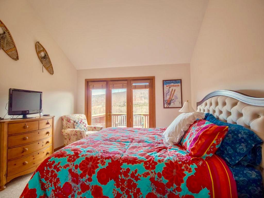 | C3 Crawford Ridge Townhome with Mt Washington views - just a short walk from ski lodge and slopes