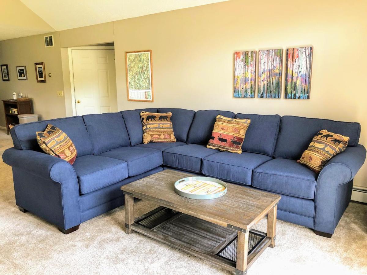 | F3 Fairway Village Condo with great mountain views, 8 minute walk from Omni Mount Washington Hotel!