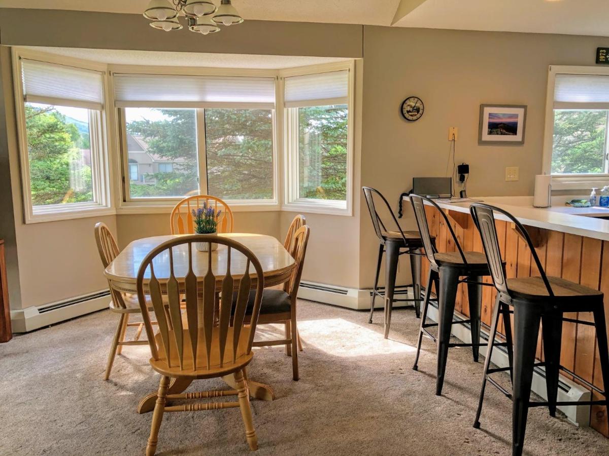 | F3 Fairway Village Condo with great mountain views, 8 minute walk from Omni Mount Washington Hotel!