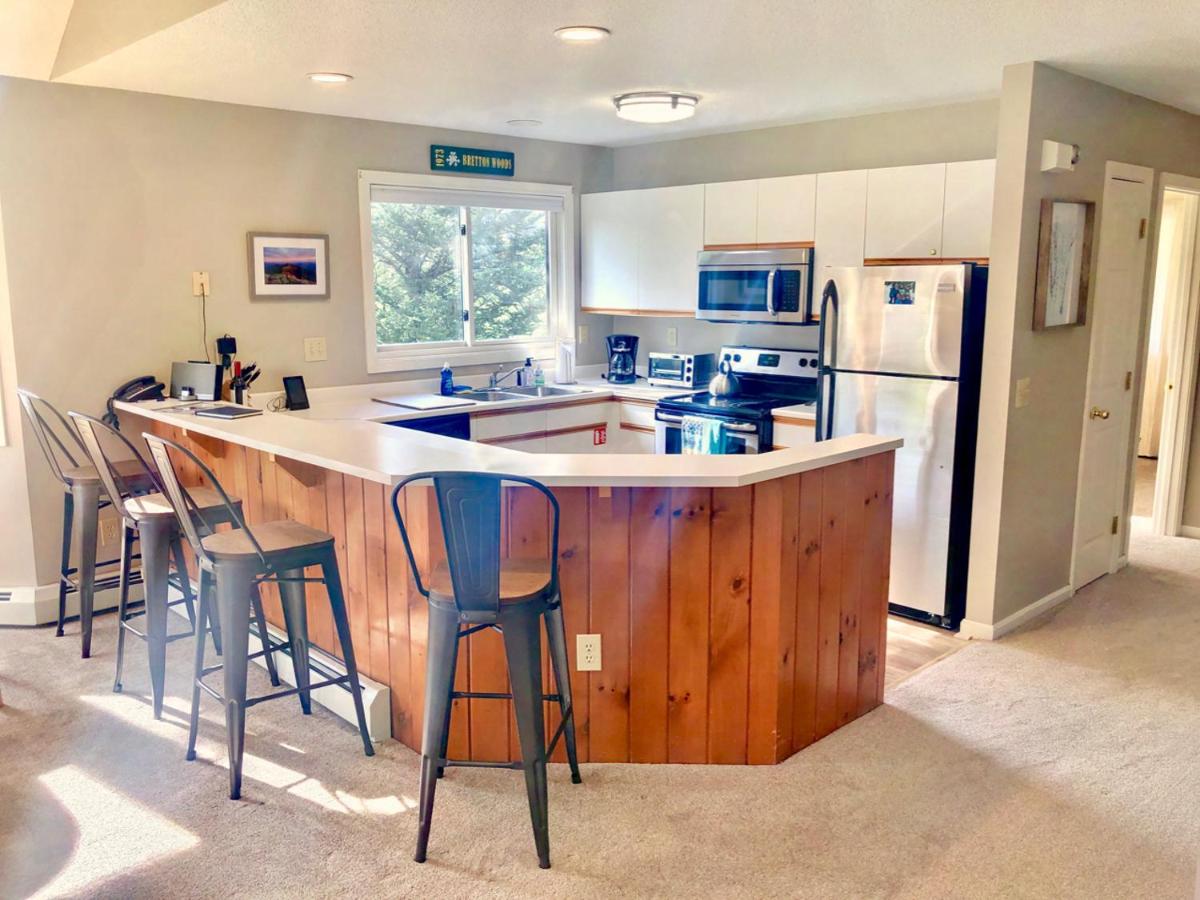 | F3 Fairway Village Condo with great mountain views, 8 minute walk from Omni Mount Washington Hotel!