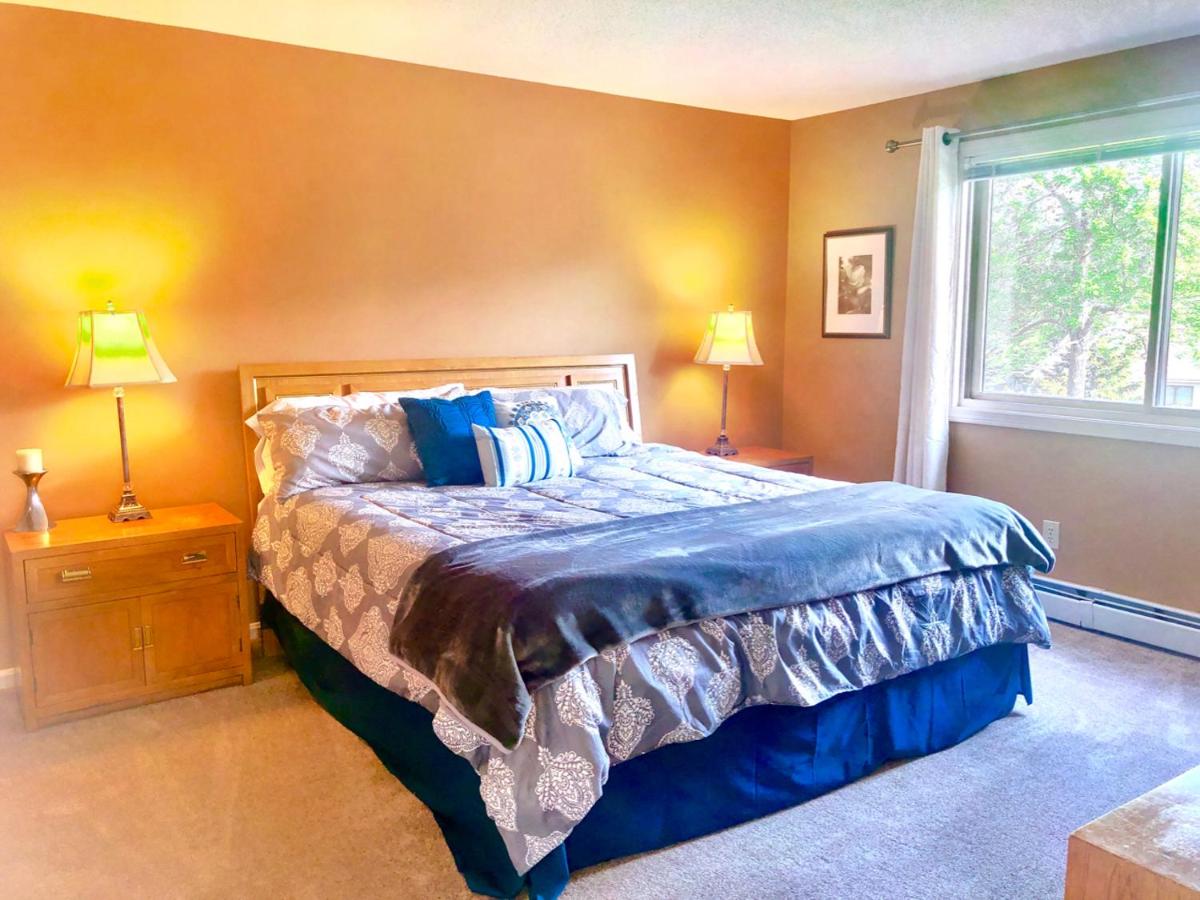 | F3 Fairway Village Condo with great mountain views, 8 minute walk from Omni Mount Washington Hotel!