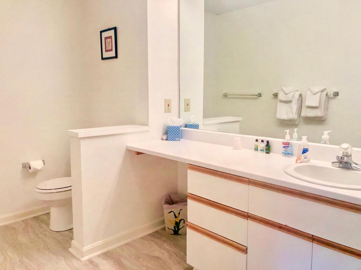 | F3 Fairway Village Condo with great mountain views, 8 minute walk from Omni Mount Washington Hotel!