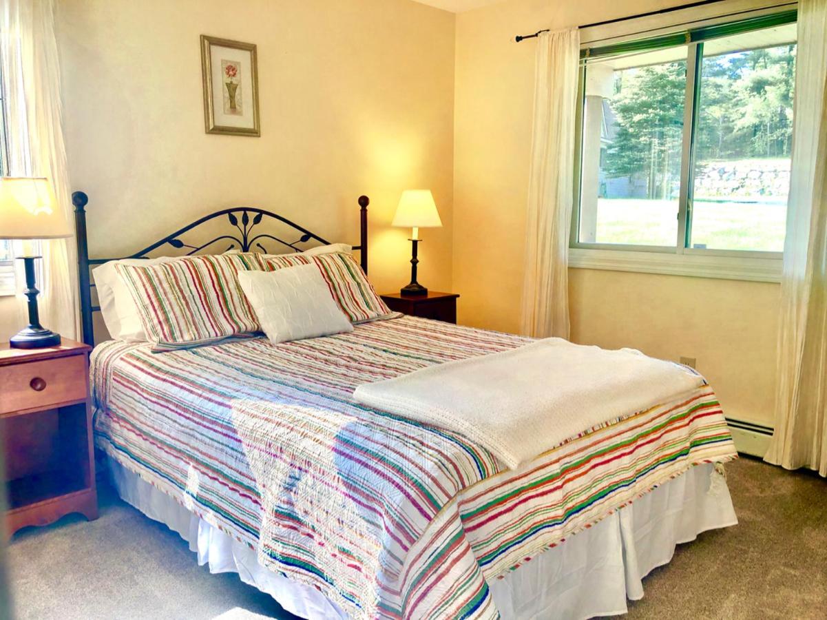 | F3 Fairway Village Condo with great mountain views, 8 minute walk from Omni Mount Washington Hotel!