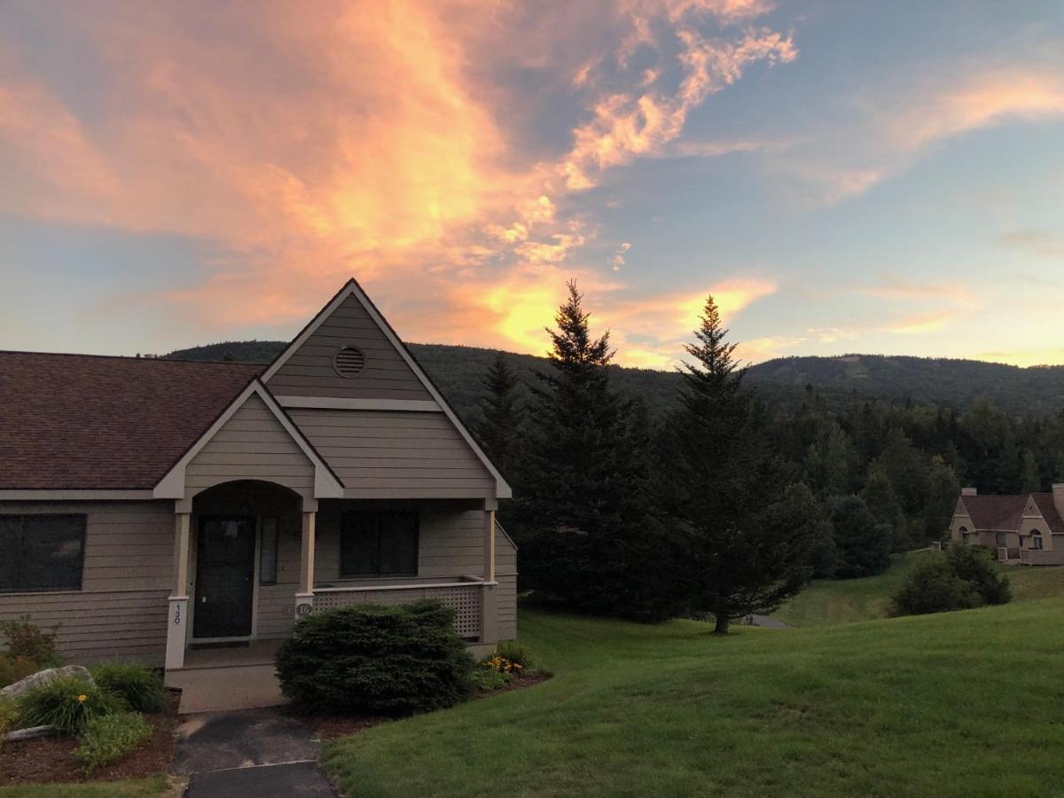 | F3 Fairway Village Condo with great mountain views, 8 minute walk from Omni Mount Washington Hotel!