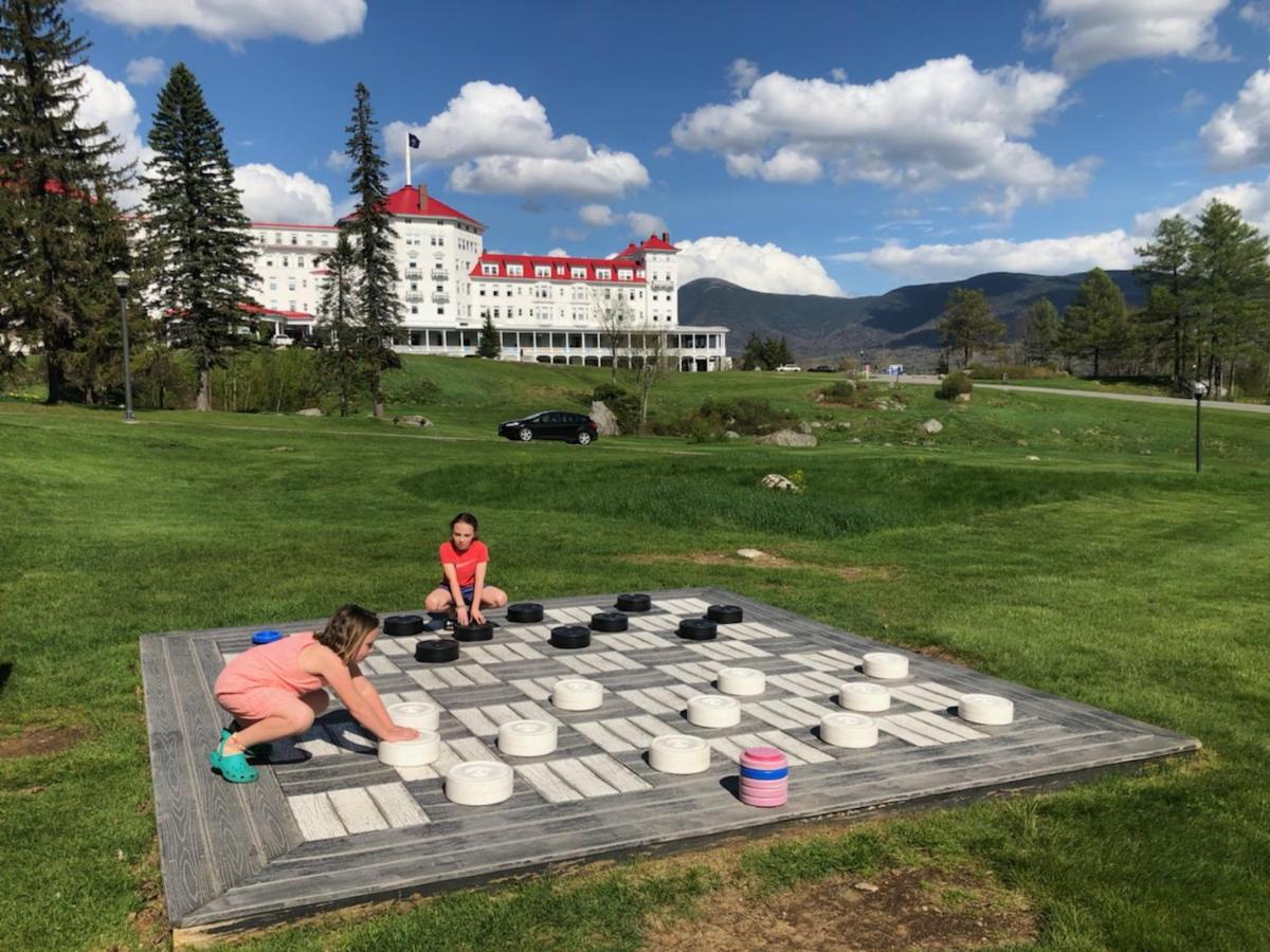 | F3 Fairway Village Condo with great mountain views, 8 minute walk from Omni Mount Washington Hotel!