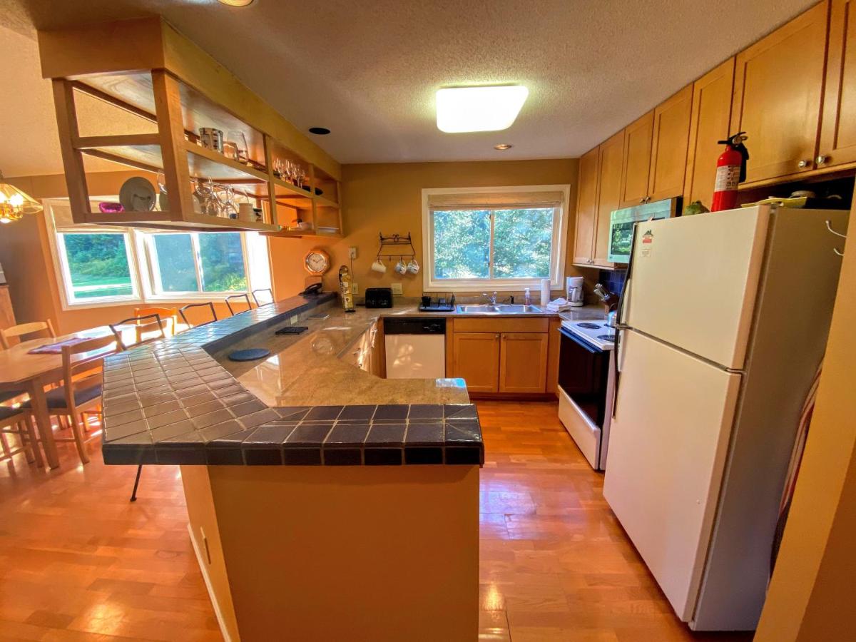 | F6 Townhome with golf course and mountain views in Bretton Woods, next to Mt Washington HotelF6