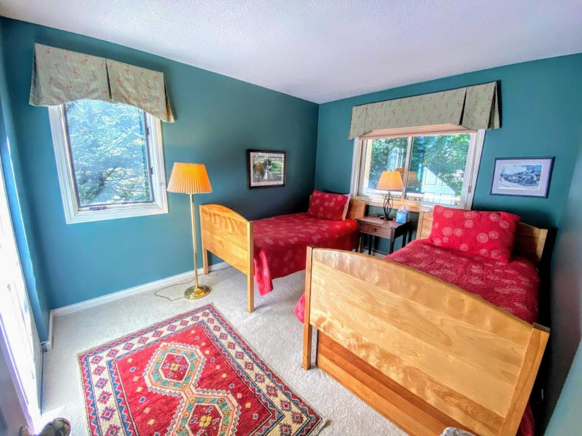 | F6 Townhome with golf course and mountain views in Bretton Woods, next to Mt Washington HotelF6