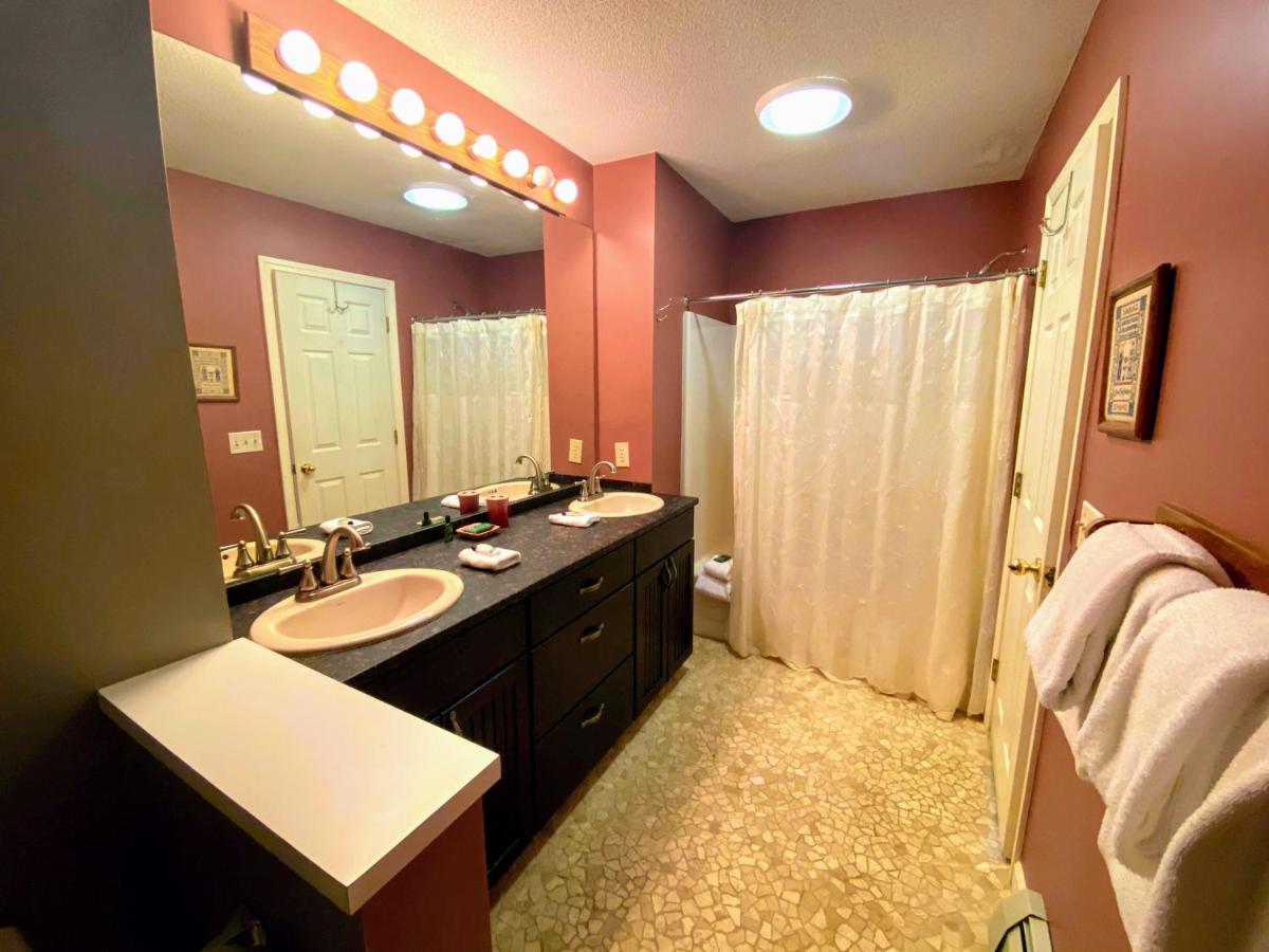 | F6 Townhome with golf course and mountain views in Bretton Woods, next to Mt Washington HotelF6