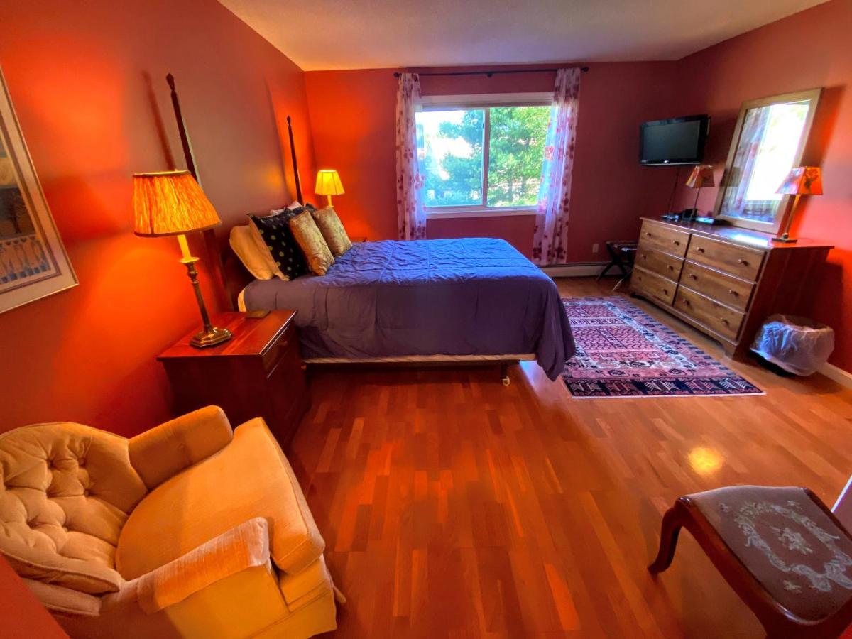 | F6 Townhome with golf course and mountain views in Bretton Woods, next to Mt Washington HotelF6