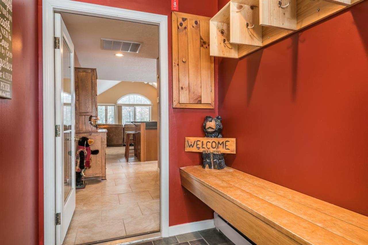  | G5 WOW Stunning single level home next to golf course and Mt Washington Hotel, AC, skiing